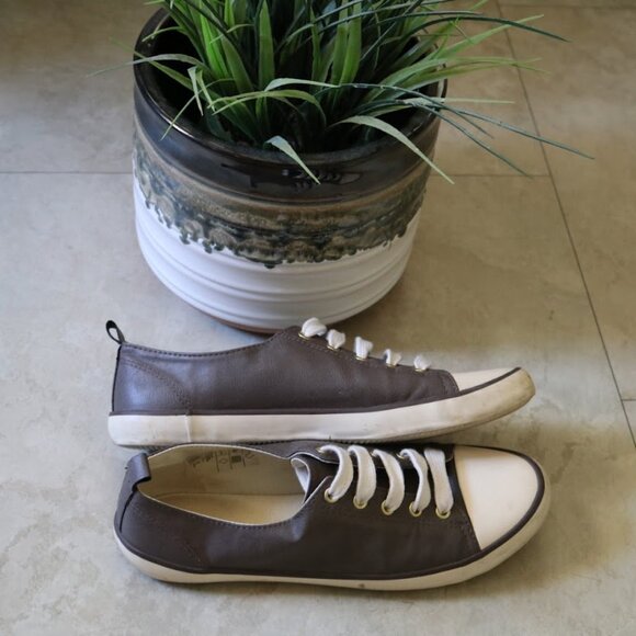 H&M Vegan Leather Low Top Lace-Up Sneaker - Brown, Size 8 - Picture 6 of 16